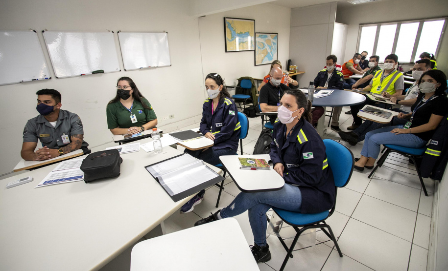 Portos do Paraná executa treinamento para gerenciamento de emergências ambientais - Paranaguá, 26/11/2021 - Foto: Claudio Neves/Portos do Paraná