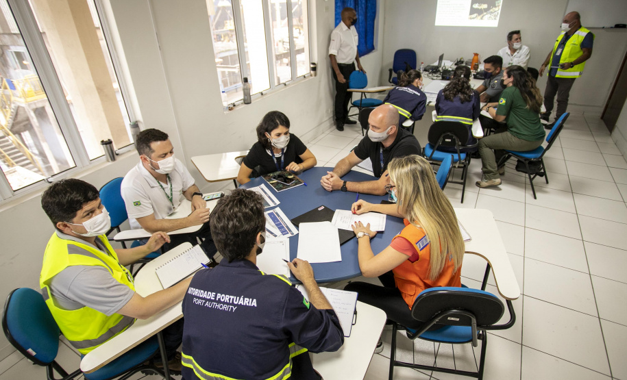 Portos do Paraná executa treinamento para gerenciamento de emergências ambientais - Paranaguá, 26/11/2021 - Foto: Claudio Neves/Portos do Paraná