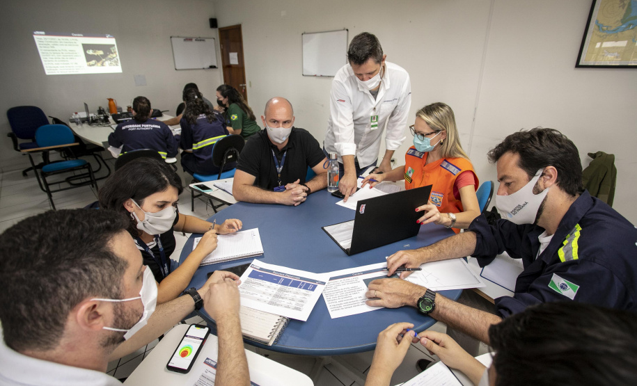 Portos do Paraná executa treinamento para gerenciamento de emergências ambientais - Paranaguá, 26/11/2021 - Foto: Claudio Neves/Portos do Paraná