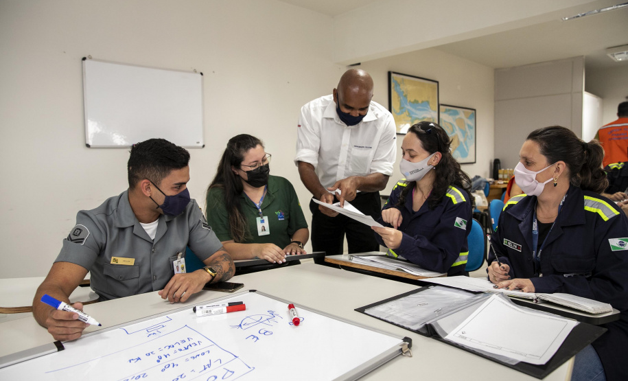 Portos do Paraná executa treinamento para gerenciamento de emergências ambientais - Paranaguá, 26/11/2021 - Foto: Claudio Neves/Portos do Paraná