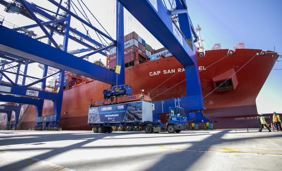 Terminal de contêineres do Porto de Paranaguá alcança marca de 1 milhão de unidades movimentadas