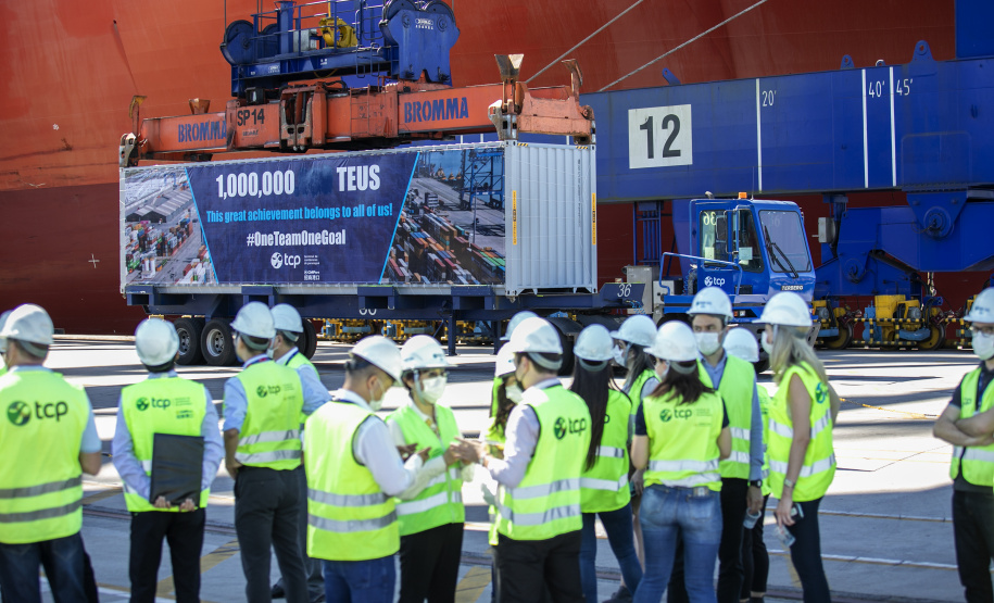 Terminal de contêineres do Porto de Paranaguá alcança marca de 1 milhão de unidades movimentadas