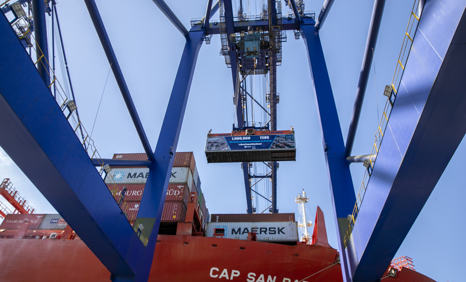 Terminal de contêineres do Porto de Paranaguá alcança marca de 1 milhão de unidades movimentadas