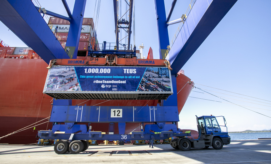 Terminal de contêineres do Porto de Paranaguá alcança marca de 1 milhão de unidades movimentadas