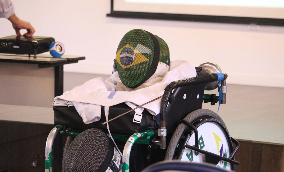 Atletas e entidades paradesportivas homenageiam PROESPORTE . Foto:Thaiany Osório/Paraná Esporte