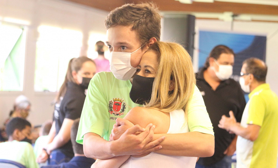 Atletas e entidades paradesportivas homenageiam PROESPORTE . Foto:Thaiany Osório/Paraná Esporte