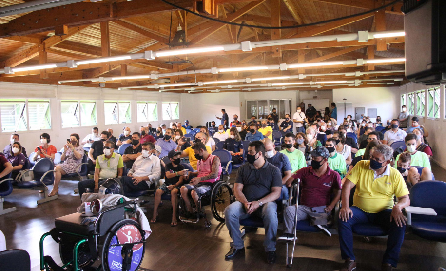 Atletas e entidades paradesportivas homenageiam PROESPORTE . Foto:Thaiany Osório/Paraná Esporte