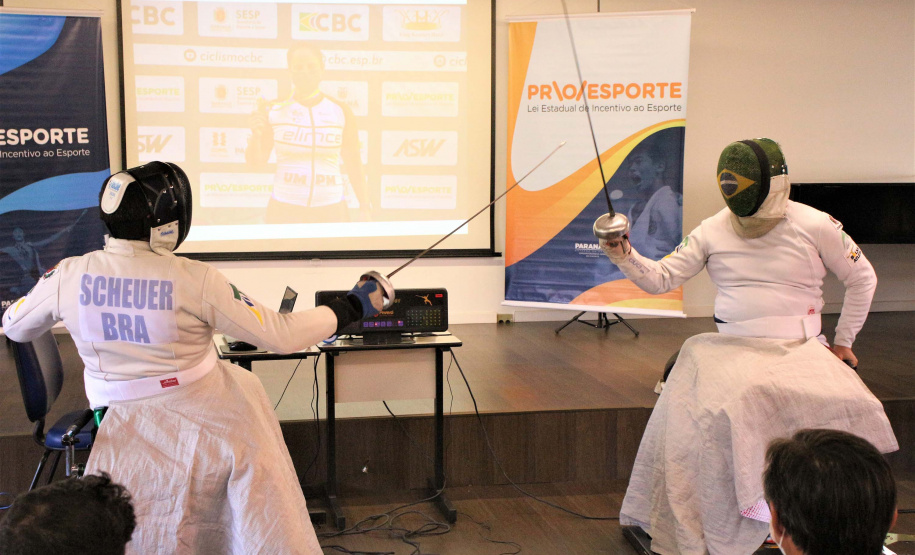 Atletas e entidades paradesportivas homenageiam PROESPORTE . Foto:Thaiany Osório/Paraná Esporte