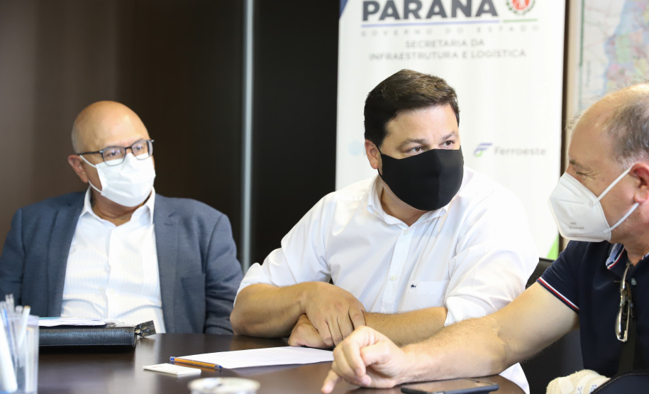 Grupo de Trabalho do Plano Estadual Ferroviário oficializa o protocolo do Estudo de Impacto Ambiental e dá entrada no pedido de Licença Prévia. Foto: Rodrigo Felix Leal/SEIL