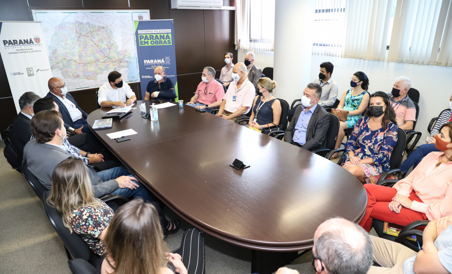 Grupo de Trabalho do Plano Estadual Ferroviário oficializa o protocolo do Estudo de Impacto Ambiental e dá entrada no pedido de Licença Prévia. Foto: Rodrigo Felix Leal/SEIL