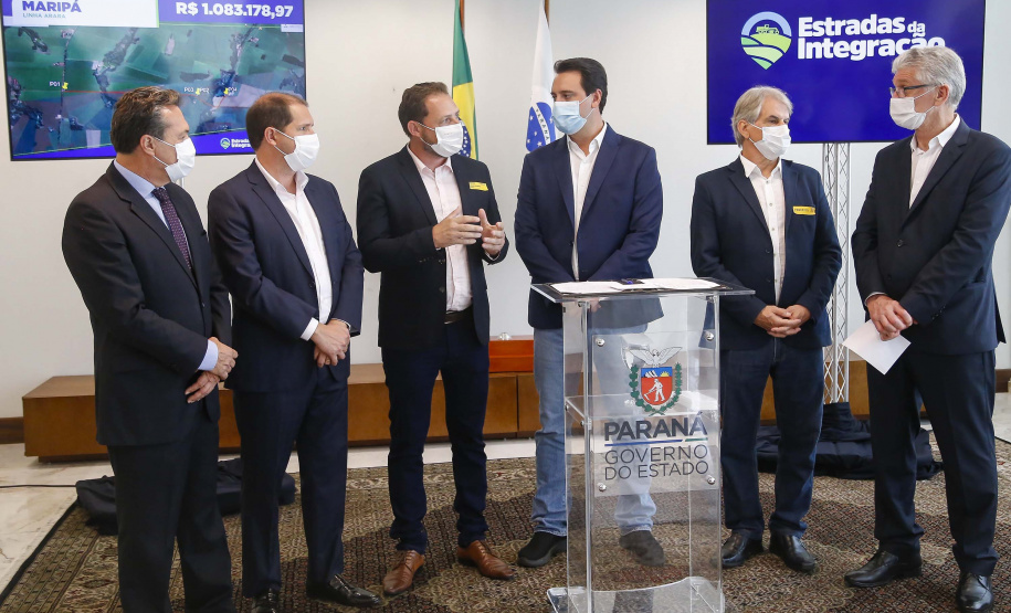 09.11.2021 - Governador Carlos Massa Ratinho Junior assina programa Estradas da Integração.