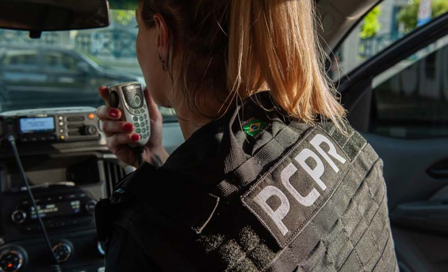 A Polícia Civil do Paraná (PCPR) alerta mulheres para a importância da manutenção da denúncia contra agressores e o comparecimento à delegacia, quando chamada, durante a investigação. O registro da ocorrência é o primeiro passo para a instauração de um inquérito, mas a colaboração da vítima é necessária para a completa conclusão de um procedimento de polícia judiciária. - Foto: Fábio Dias/PCPR