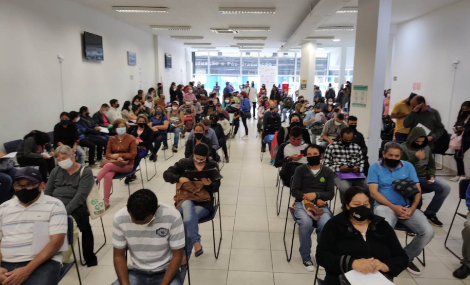 Mutirão da Agência do Trabalhador atende 1,4 mil candidatos para vagas em supermercados