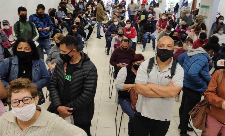 Mutirão da Agência do Trabalhador atende 1,4 mil candidatos para vagas em supermercados