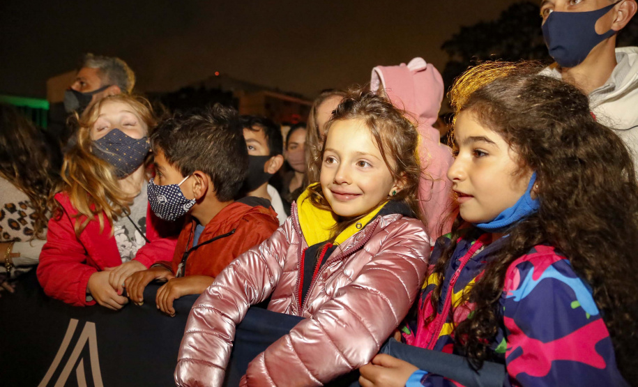 Natal Palácio Iguaçu emociona, encanta e alegra crianças e adultos, afirmam espectadores