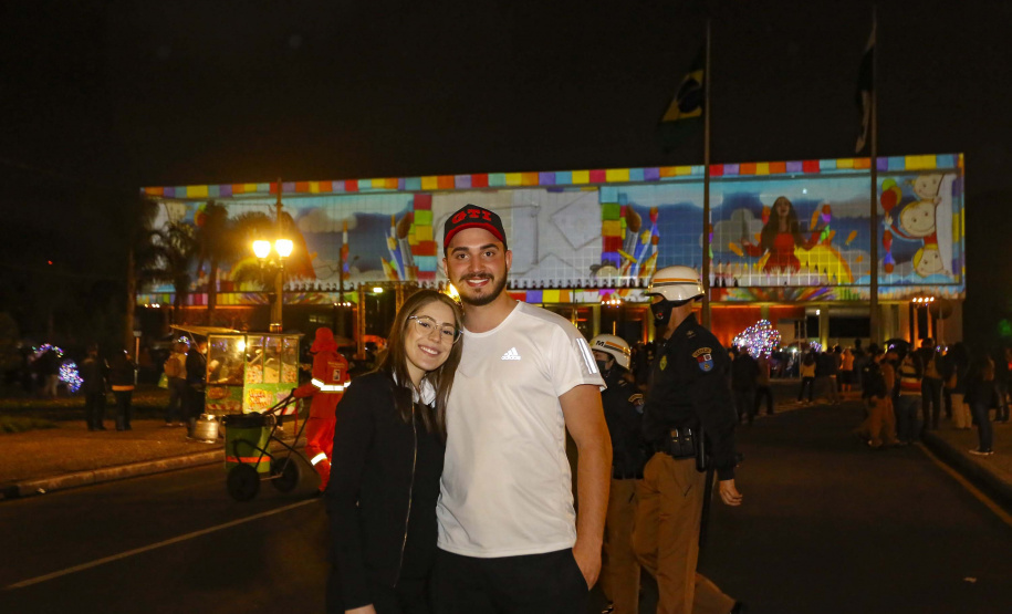 Natal Palácio Iguaçu emociona, encanta e alegra crianças e adultos, afirmam espectadores