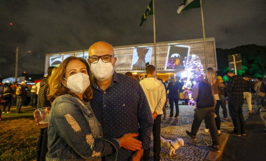 Natal Palácio Iguaçu emociona, encanta e alegra crianças e adultos, afirmam espectadores