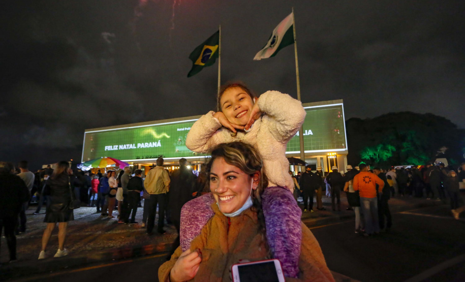 Natal Palácio Iguaçu emociona, encanta e alegra crianças e adultos, afirmam espectadores