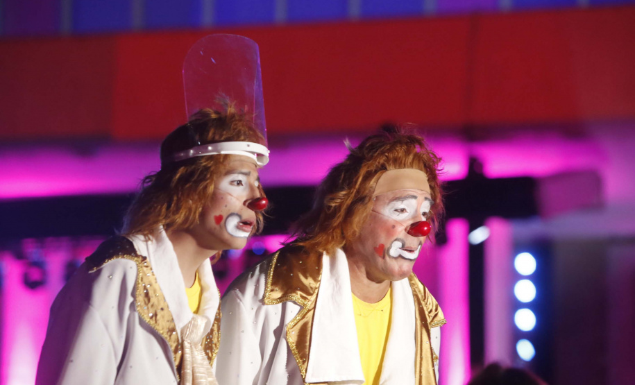 Natal Palácio Iguaçu emociona, encanta e alegra crianças e adultos, afirmam espectadores