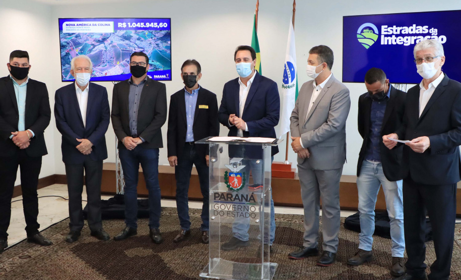 09.11.2021 - Governador Carlos Massa Ratinho Junior assina programa Estradas da Integração.