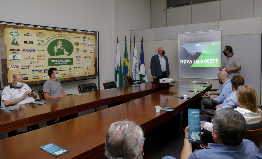 Em Guarapuava, Governo e Sindusmadeira avaliam impacto da Nova Ferroeste para o setor