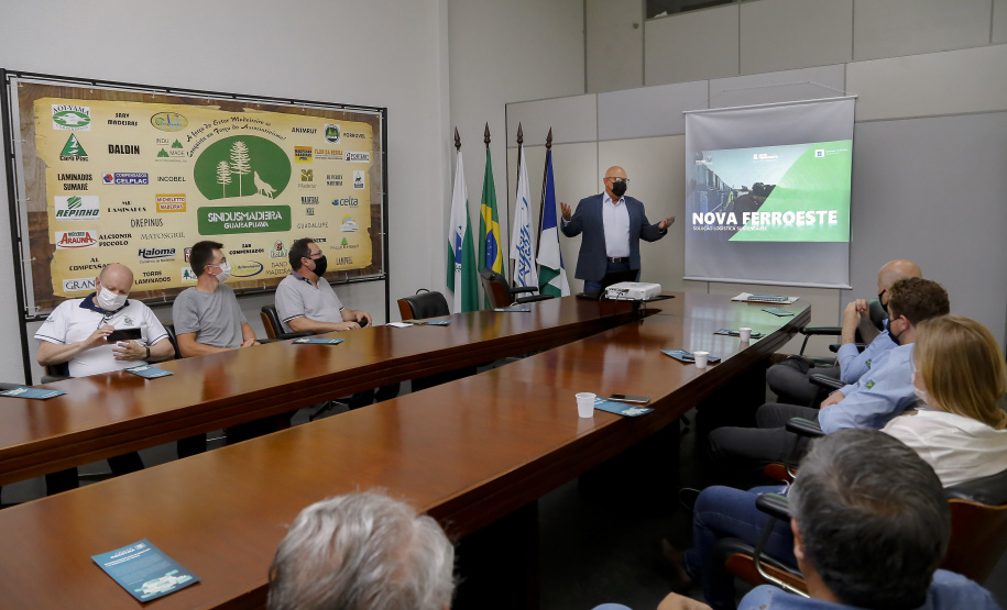 Em Guarapuava, Governo e Sindusmadeira avaliam impacto da Nova Ferroeste para o setor