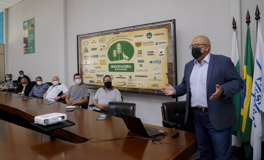 Em Guarapuava, Governo e Sindusmadeira avaliam impacto da Nova Ferroeste para o setor