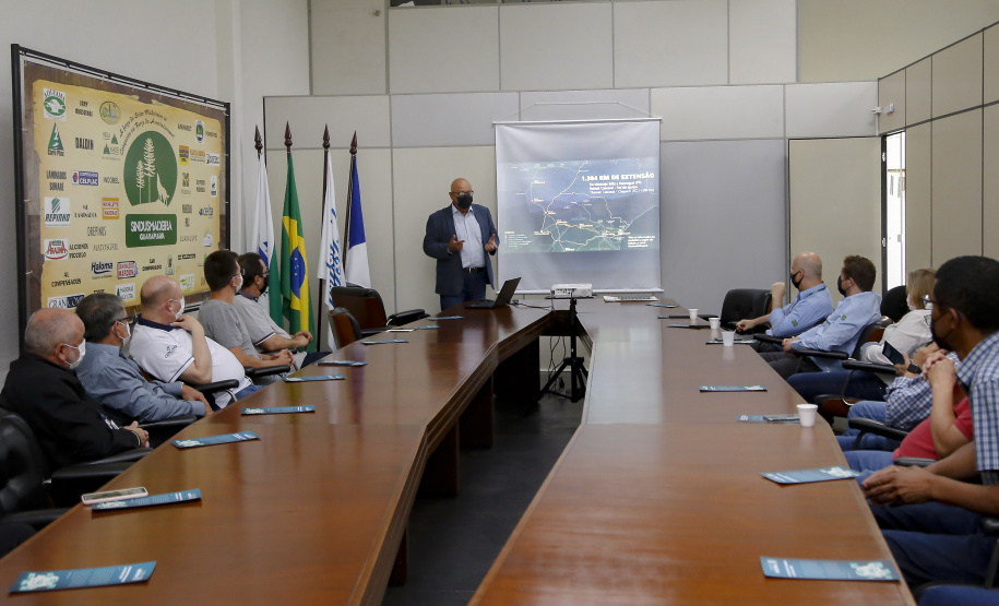 Em Guarapuava, Governo e Sindusmadeira avaliam impacto da Nova Ferroeste para o setor