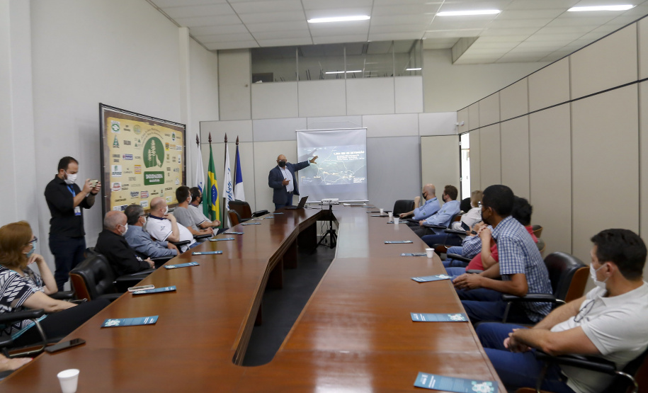 Em Guarapuava, Governo e Sindusmadeira avaliam impacto da Nova Ferroeste para o setor