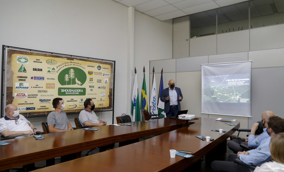 Em Guarapuava, Governo e Sindusmadeira avaliam impacto da Nova Ferroeste para o setor