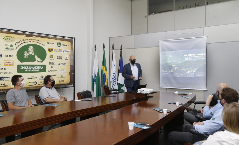 Em Guarapuava, Governo e Sindusmadeira avaliam impacto da Nova Ferroeste para o setor
