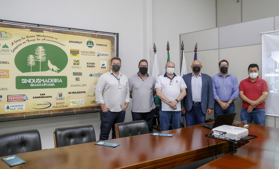 Em Guarapuava, Governo e Sindusmadeira avaliam impacto da Nova Ferroeste para o setor