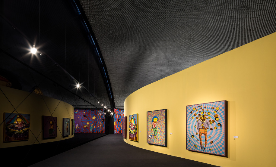 A vida e a obra dos artistas Gustavo e Otávio Pandolfo, OSGEMEOS, é o tema do catálogo lançado pelo Museu Oscar Niemeyer (MON) e disponível na MON Loja. A exposição ?OSGEMEOS: Segredos? está atualmente em cartaz no Museu. -  Curitiba, 29/11/201 - Foto: Eduardo A.Cruz