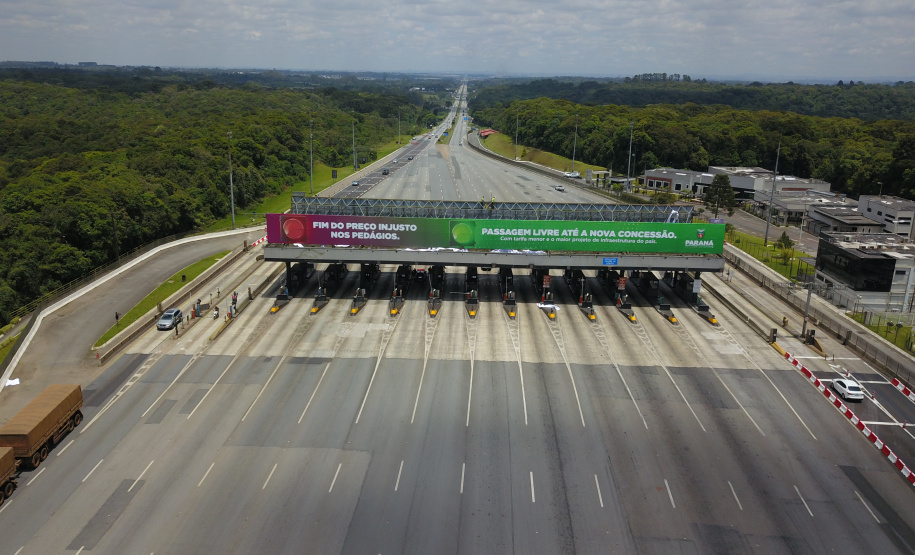 Encerramento dos atuais contratos de concessão de rodovias no Paraná. Abertura das catracas da praça de pedágio da Ecovia, na BR-277, em São José dos Pinhais, ocorrida à 0h00 deste domingo. - Curitiba, 28/11/2021 - Foto: Ari Dias/AEN