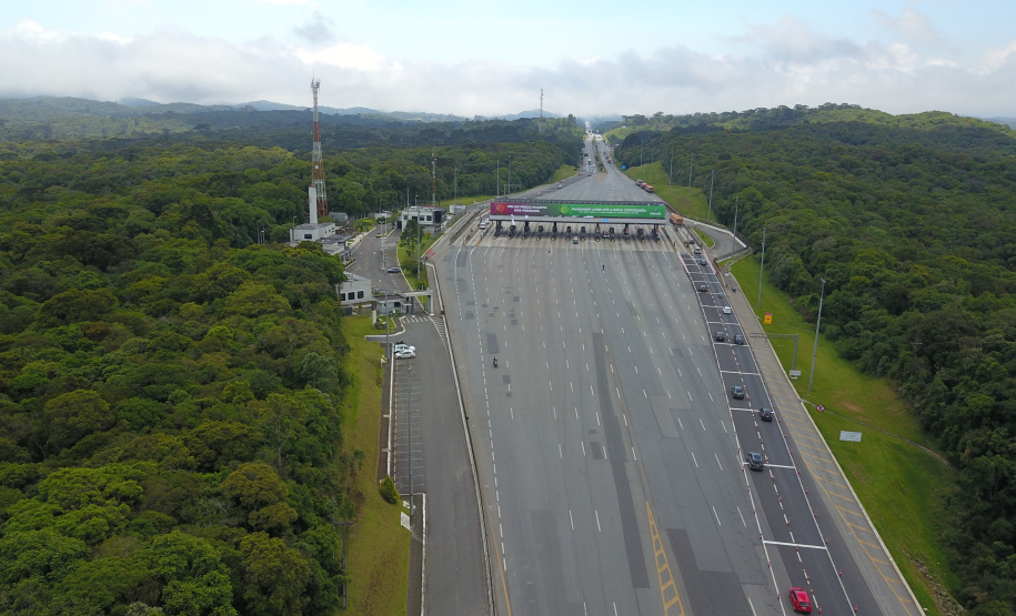 Encerramento dos atuais contratos de concessão de rodovias no Paraná. Abertura das catracas da praça de pedágio da Ecovia, na BR-277, em São José dos Pinhais, ocorrida à 0h00 deste domingo. - Curitiba, 28/11/2021 - Foto: Ari Dias/AEN