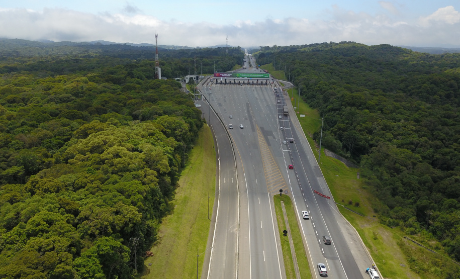 Encerramento dos atuais contratos de concessão de rodovias no Paraná. Abertura das catracas da praça de pedágio da Ecovia, na BR-277, em São José dos Pinhais, ocorrida à 0h00 deste domingo. - Curitiba, 28/11/2021 - Foto: Ari Dias/AEN