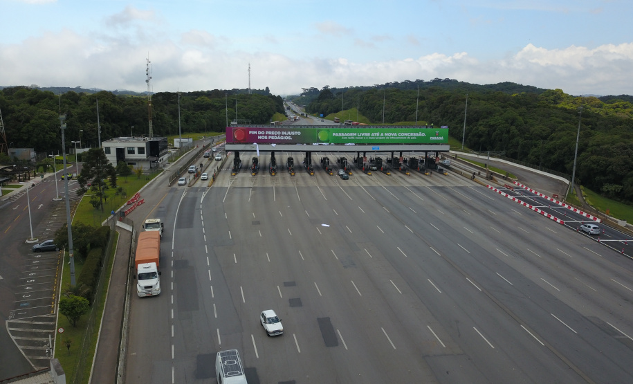 Encerramento dos atuais contratos de concessão de rodovias no Paraná. Abertura das catracas da praça de pedágio da Ecovia, na BR-277, em São José dos Pinhais, ocorrida à 0h00 deste domingo. - Curitiba, 28/11/2021 - Foto: Ari Dias/AEN
