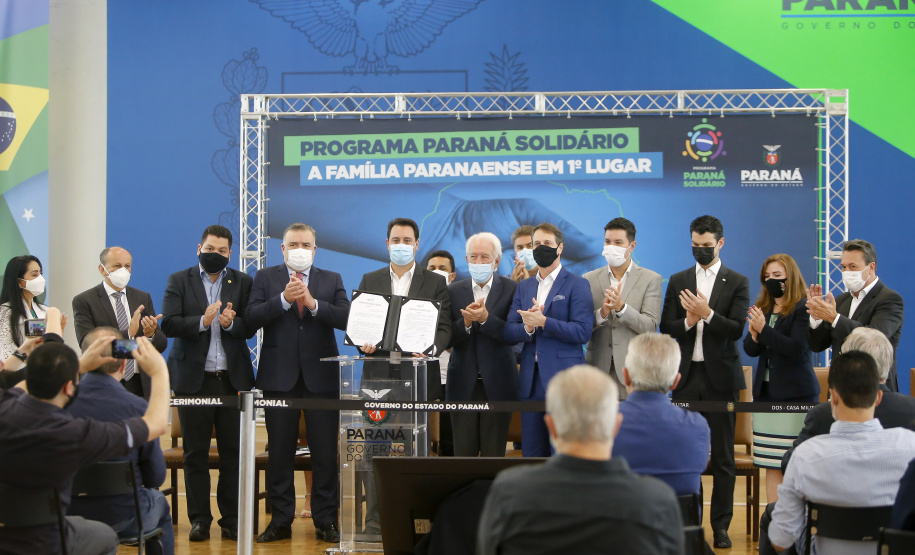 Governador lança Paraná Solidário, pacote que amplia os benefícios sociais do Estado