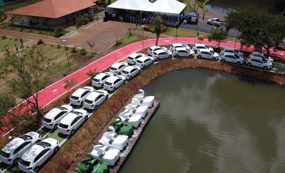 O governador Carlos Massa Ratinho Junior esteve nesta sexta-feira (19) no município de Ivaiporã e confirmou o repasse de R$ 36,1 milhões para obras de infraestrutura urbana e rodoviária. Foto: Ari Dias/AEN