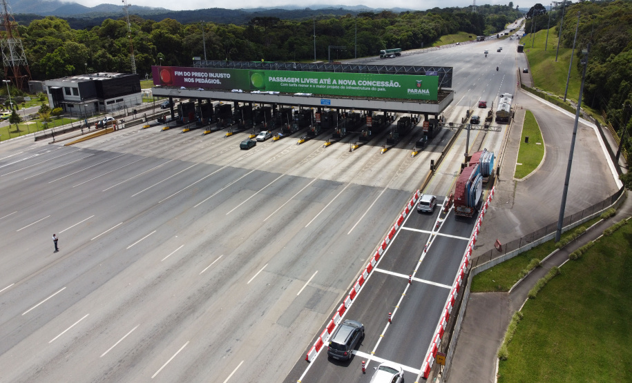 Encerramento dos atuais contratos de concessão de rodovias no Paraná. Abertura das catracas da praça de pedágio da Ecovia, na BR-277, em São José dos Pinhais, ocorrida à 0h00 deste domingo. - Curitiba, 28/11/2021 - Foto: Ari Dias/AEN