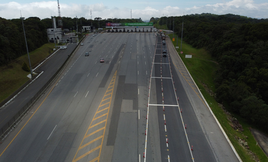 Encerramento dos atuais contratos de concessão de rodovias no Paraná. Abertura das catracas da praça de pedágio da Ecovia, na BR-277, em São José dos Pinhais, ocorrida à 0h00 deste domingo. - Curitiba, 28/11/2021 - Foto: Ari Dias/AEN