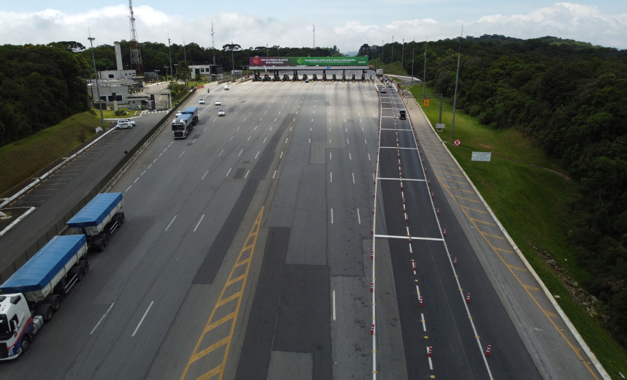 Encerramento dos atuais contratos de concessão de rodovias no Paraná. Abertura das catracas da praça de pedágio da Ecovia, na BR-277, em São José dos Pinhais, ocorrida à 0h00 deste domingo. - Curitiba, 28/11/2021 - Foto: Ari Dias/AEN
