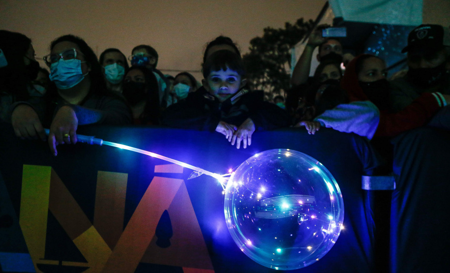 Primeira apresentação do Natal no Palácio Iguaçu é um espetáculo de fogos, luzes e música
