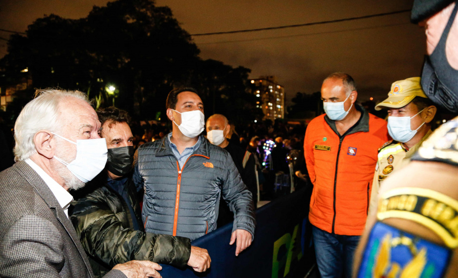 Primeira apresentação do Natal no Palácio Iguaçu é um espetáculo de fogos, luzes e música