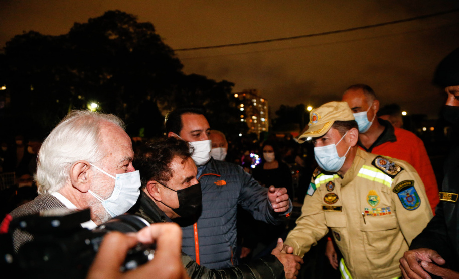 Primeira apresentação do Natal no Palácio Iguaçu é um espetáculo de fogos, luzes e música