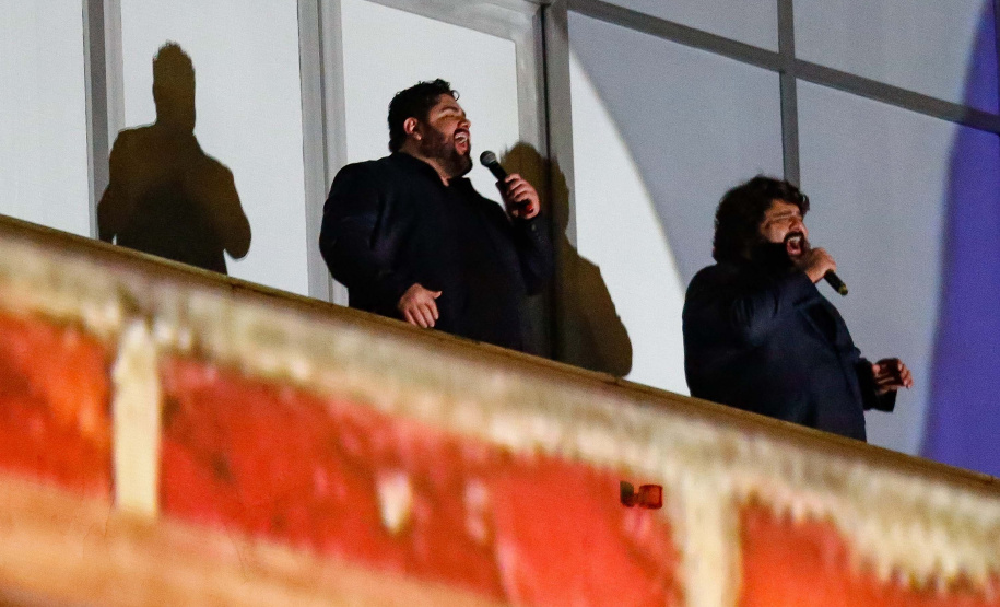 Primeira apresentação do Natal no Palácio Iguaçu é um espetáculo de fogos, luzes e música