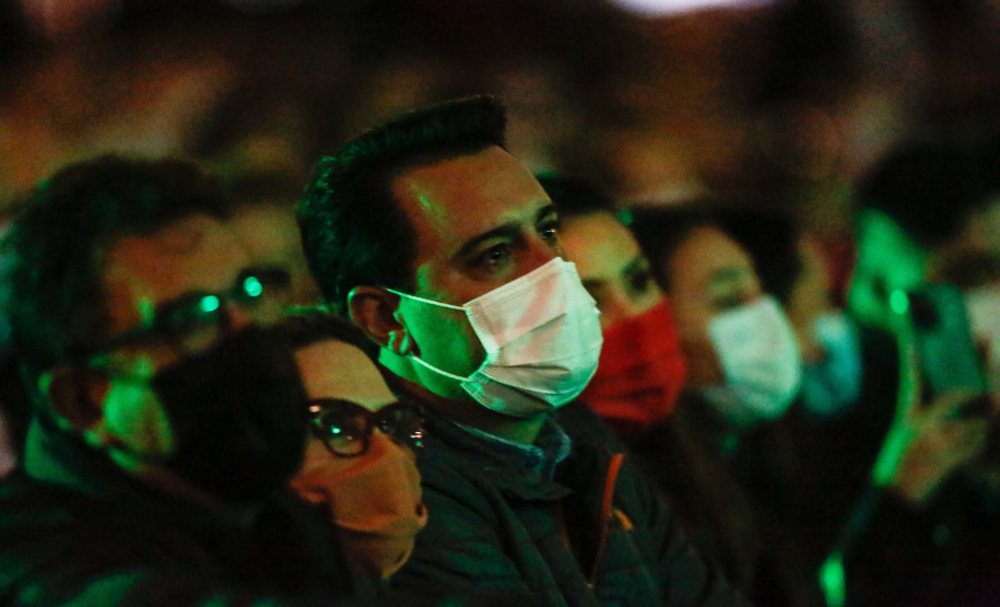 Primeira apresentação do Natal no Palácio Iguaçu é um espetáculo de fogos, luzes e música