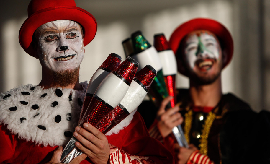 Natal Palácio Iguaçu continua a encantar com apresentações de música e luzes neste sábado