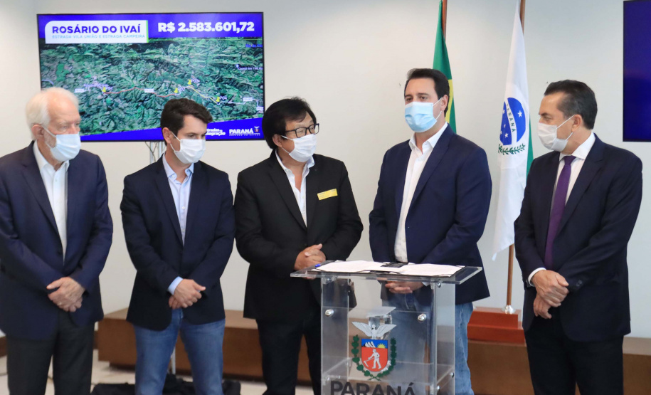 09.11.2021 - Governador Carlos Massa Ratinho Junior assina programa Estradas da Integração.