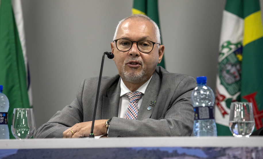 Nesta segunda-feira (22), o ministro Guilherme Caputo Bastos, do Tribunal Superior do Trabalho (TST), visitou a sede da Portos do Paraná, onde participou do II Seminário sobre Trabalho Portuário. Organizado pelo Órgão Gestor de Mão-de-Obra do Trabalhador Portuário Avulso (OGMO) de Paranaguá, o evento teve apoio da administração dos portos de Paranaguá e Antonina. - Paranaguá, 22/11/2021 - Foto: Claudio Neves/Portos do Paraná